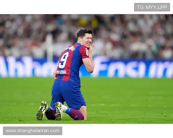 巴萨问题曝光：莱万依赖症太重，战术漏洞成争冠瓶颈！