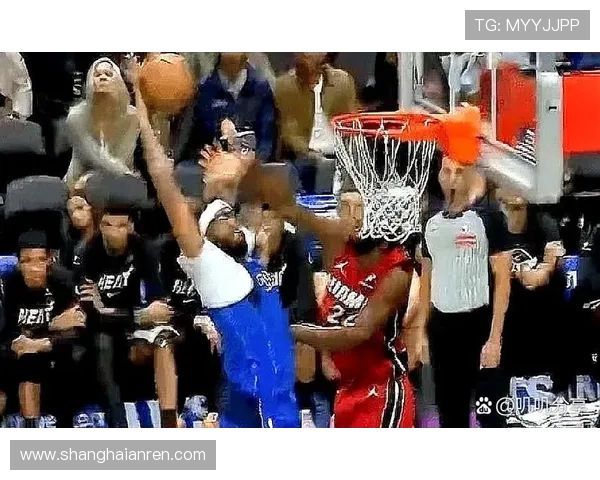 戴维斯挡拆制造错位效率提升显著 拉开湖人内线威胁差距